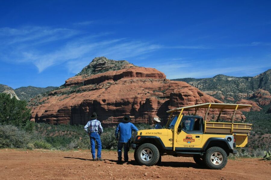 Sedona: PRIVATE Extreme Diamondback Gulch 4x4 Jeep Tour - Leaving Sedona for the western canyons