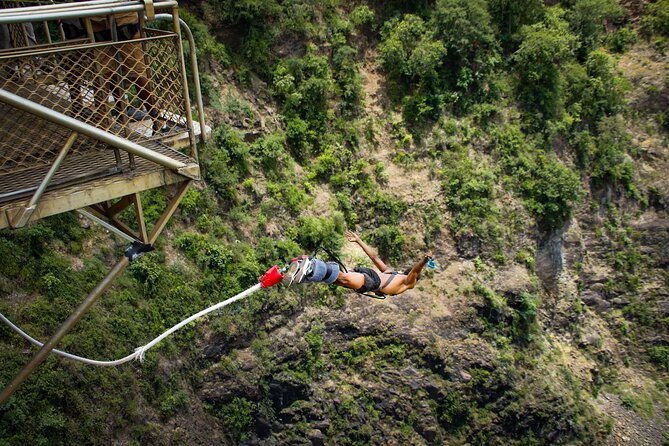 Shearwater Bungee Jump Victoria Falls Bridge - The safety briefing before you step off