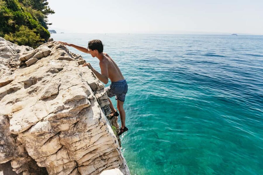 Split: Cliff Jumping & Deep Water Solo Tour - How deep water solo works here