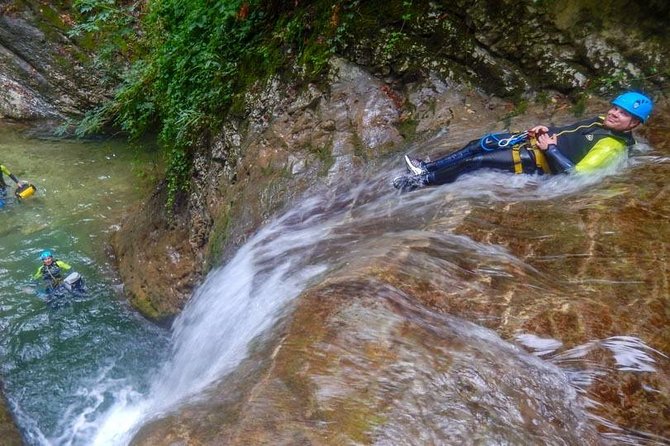 Sports canyoning in the Vercors near Grenoble - The 15-minute walk to the river