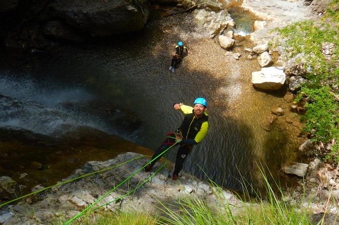 Sports canyoning in the Vercors near Grenoble - Meeting at Saint Gervais and getting ready