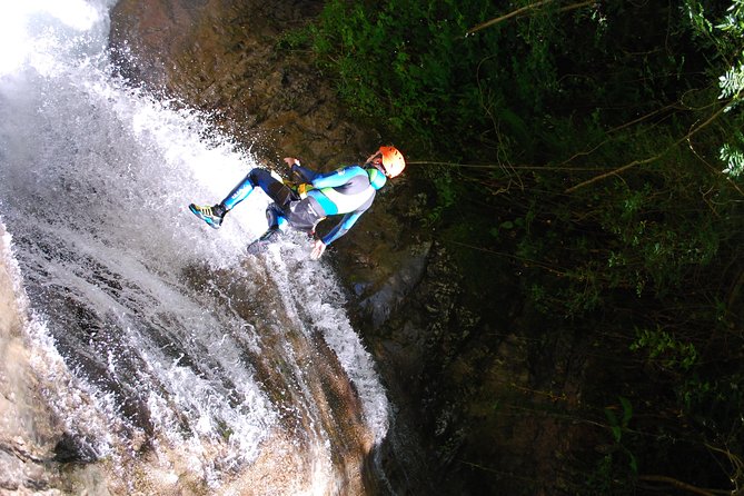 Sports Canyoning of Écouges bas in Vercors - Grenoble - The final natural pool and 6 to 9 meter platform