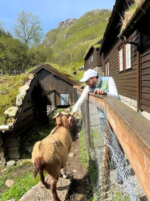 Stavanger: Månafossen Waterfall and Via Ferrata Bouldering - How the guide shapes the experience