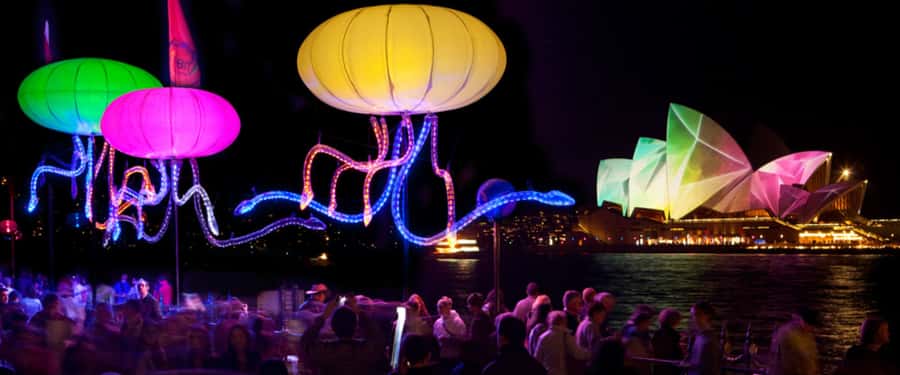 Sydney Harbour: 30 Minute Slow Jet Boat Vivid Cruise - Who should book this Sydney Harbour cruise?