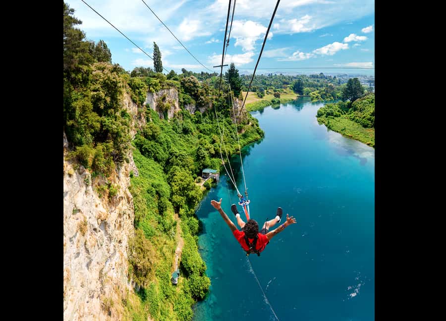 Taupō: Bungy Jump and Swing Combo - The 47-meter bungy: choose your water contact