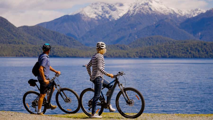 Te Anau: River Jet Boat and Bike Ride Tour with Local Guide - Starting in central Te Anau
