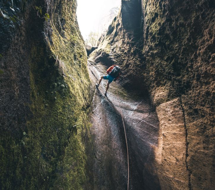 Tenerife: Los Arcos Canyoning Tour with Guide - The briefing and the 22-meter first rappel