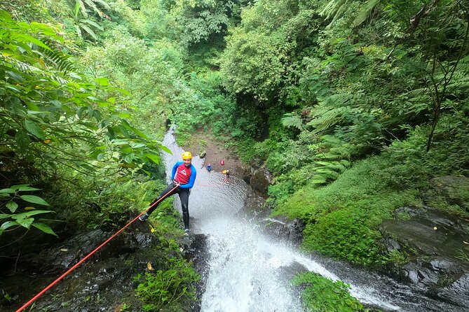The Natural Canyoning in Alam Canyon - A 6:00 am start and breakfast before the ropes