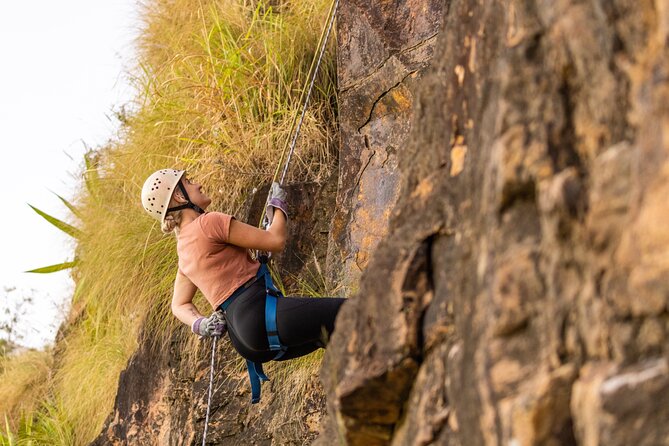 Twilight Abseil Adventure in Kangaroo Point Cliffs - What the instructors add to the experience