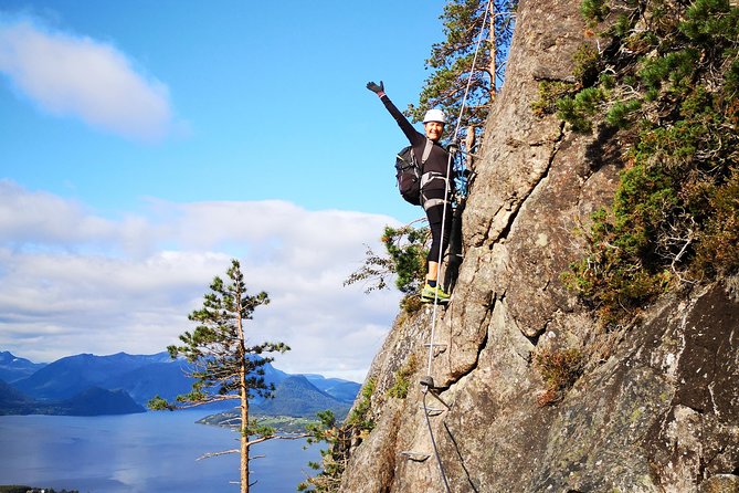 Via Ferrata Åndalsnes Intro Wall - Walking to the wall and learning the basics
