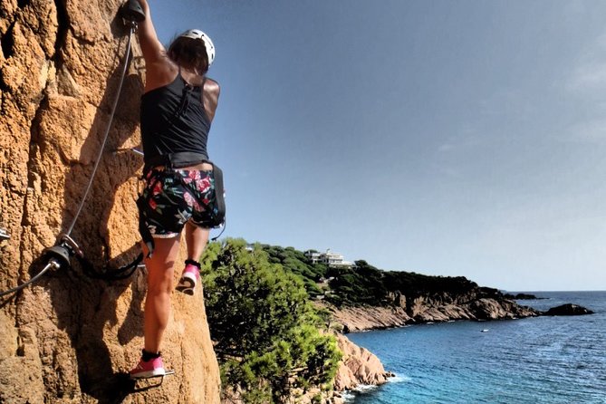 Via ferrata Cala del Molí in Sant Feliu de Guíxols - Moving along the cliff route