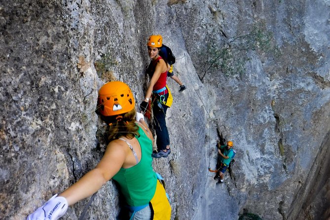 Via ferrata Salto del Ciervo K3 - The 30-meter rappel over the ravine