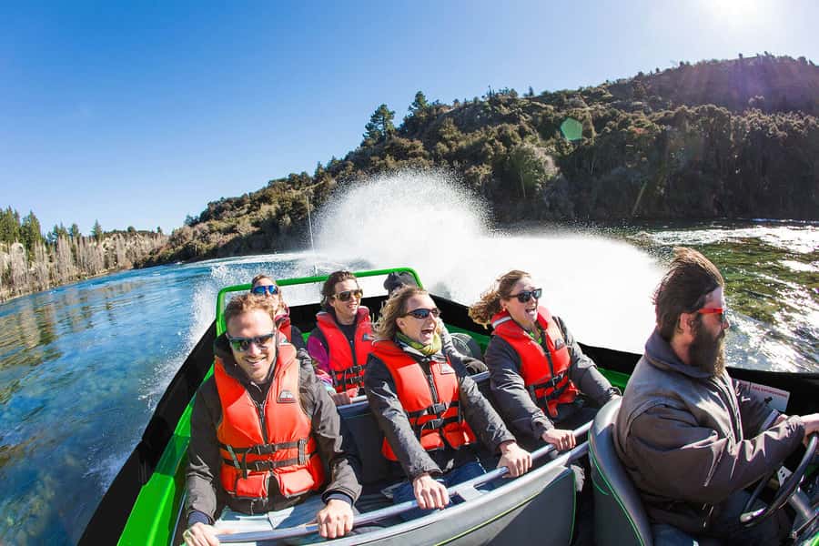 Wanaka: Jet Boat Ride on Clutha River - Entering the swift Clutha River