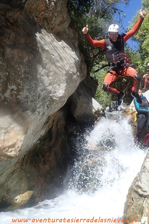 Wild canyoning in Sierra de las Nieves, Málaga - Rappelling and the rope sections
