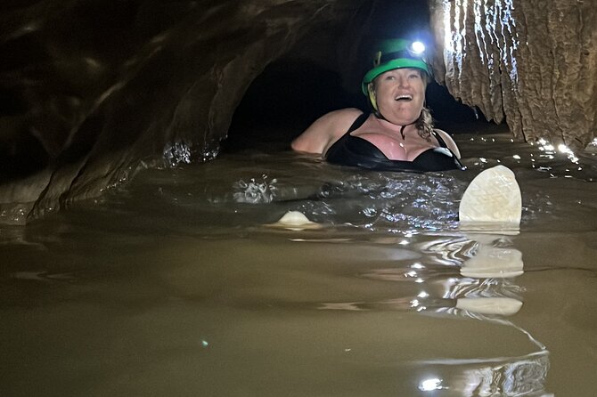 Wild Cave Extreme Tour - The first sections: getting used to the cave
